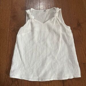 Women's White Sleeveless Top